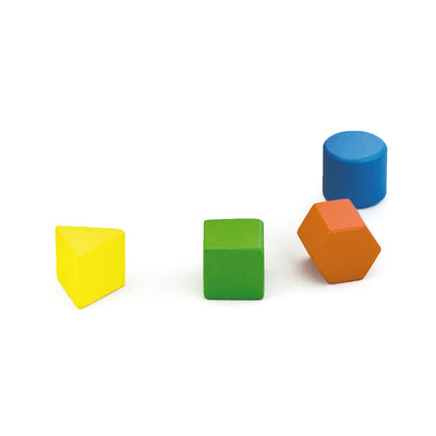 Puinen leikkikello geometrisillä muodoilla ja lajittelulaatikolla.