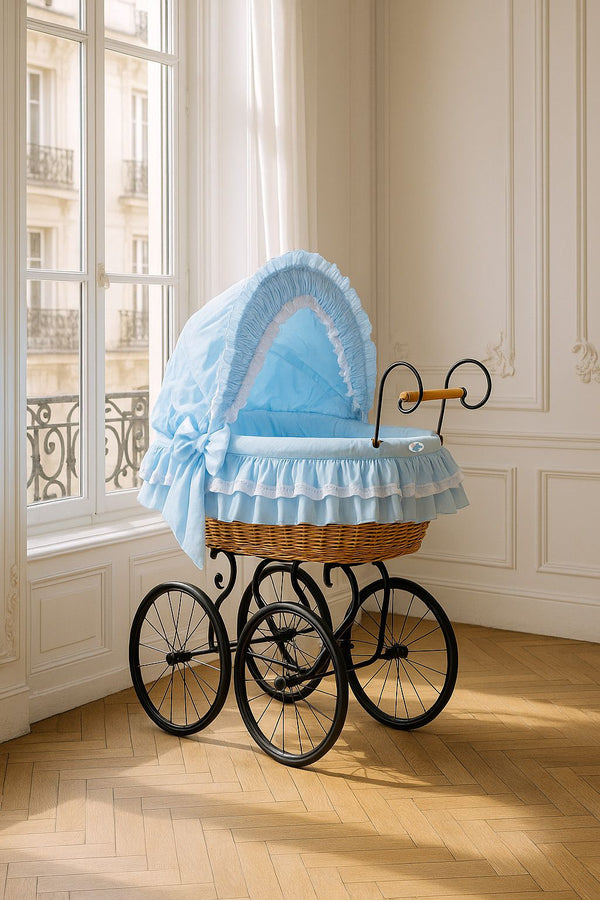 My Sweet Baby Luxury - Retro Victoria -rottinkinen vauvankori kuomulla, luonnollinen + sininen vuodevaatesetti