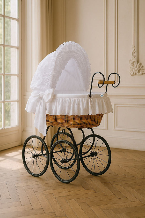 My Sweet Baby Luxury - Charlotte retro rottinkinen Moses-kori kuomulla - luonnollinen + valkoinen vuodevaatteet