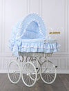 My Sweet Baby Luxury - Moses-kori korihupulla Retro Victoria -rottinkivauvanvuode, valkoinen + siniset vuodevaatteet