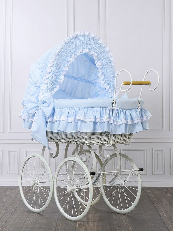 My Sweet Baby Luxury - Moses-kori korihupulla Retro Victoria -rottinkivauvanvuode, valkoinen + siniset vuodevaatteet