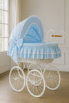 My Sweet Baby Luxury - Moses-kori korihupulla Retro Victoria -rottinkivauvanvuode, valkoinen + siniset vuodevaatteet