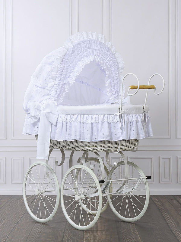 My Sweet Baby Luxury - Charlote retro rottinkinen Moses-kori kuomulla, valkoinen + valkoiset vuodevaatteet