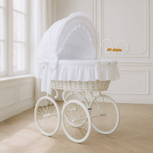 My Sweet Baby Luxury - Charlote retro rottinkinen Moses-kori kuomulla, valkoinen + valkoiset vuodevaatteet