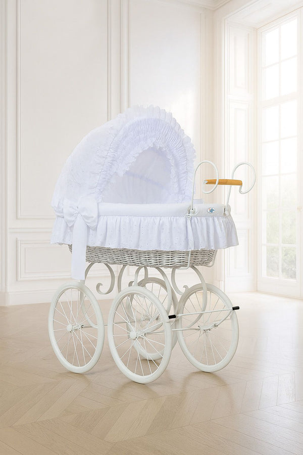 My Sweet Baby Luxury - Charlote retro rottinkinen Moses-kori kuomulla, valkoinen + valkoiset vuodevaatteet